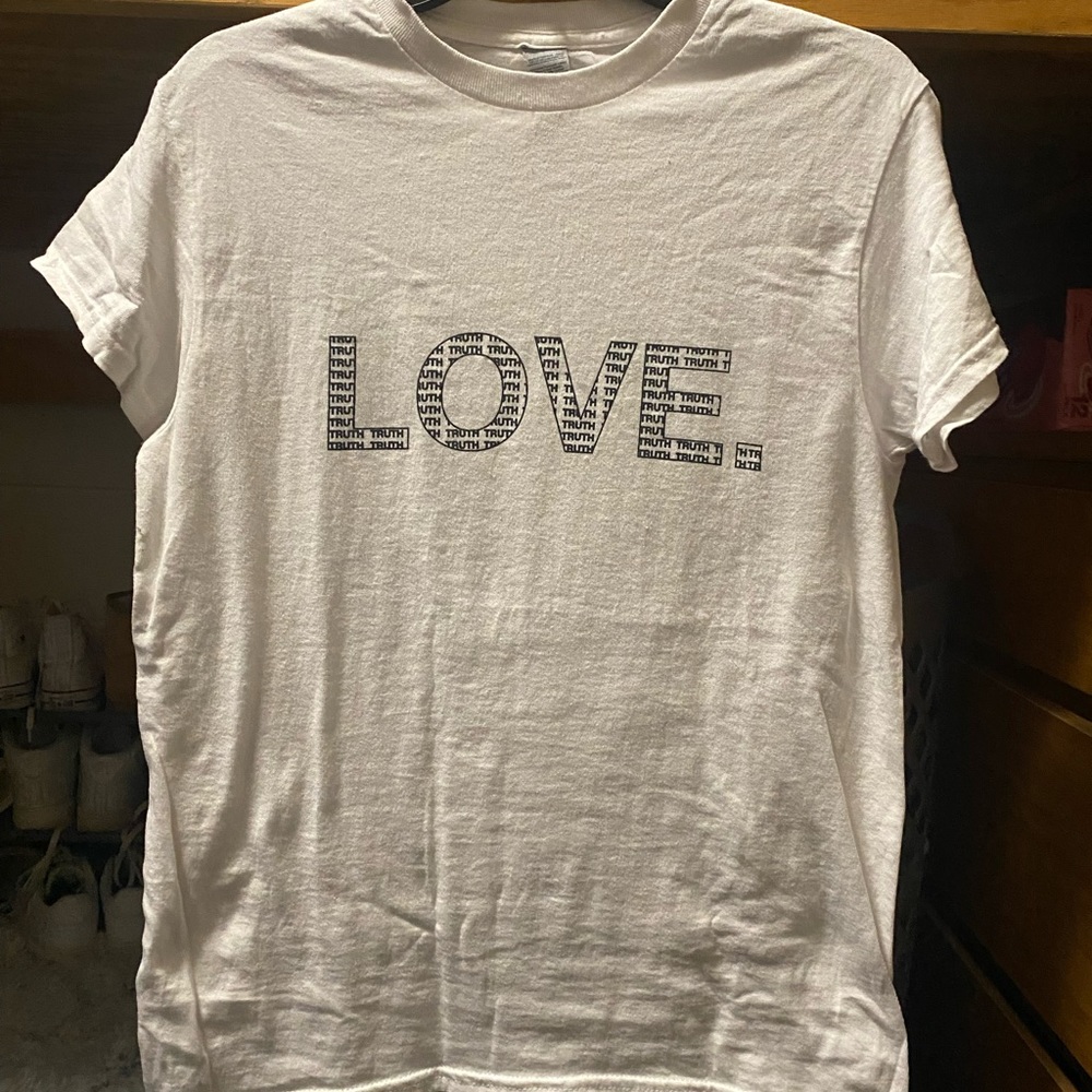 Jesus Loves you Truth and Love Tee size small